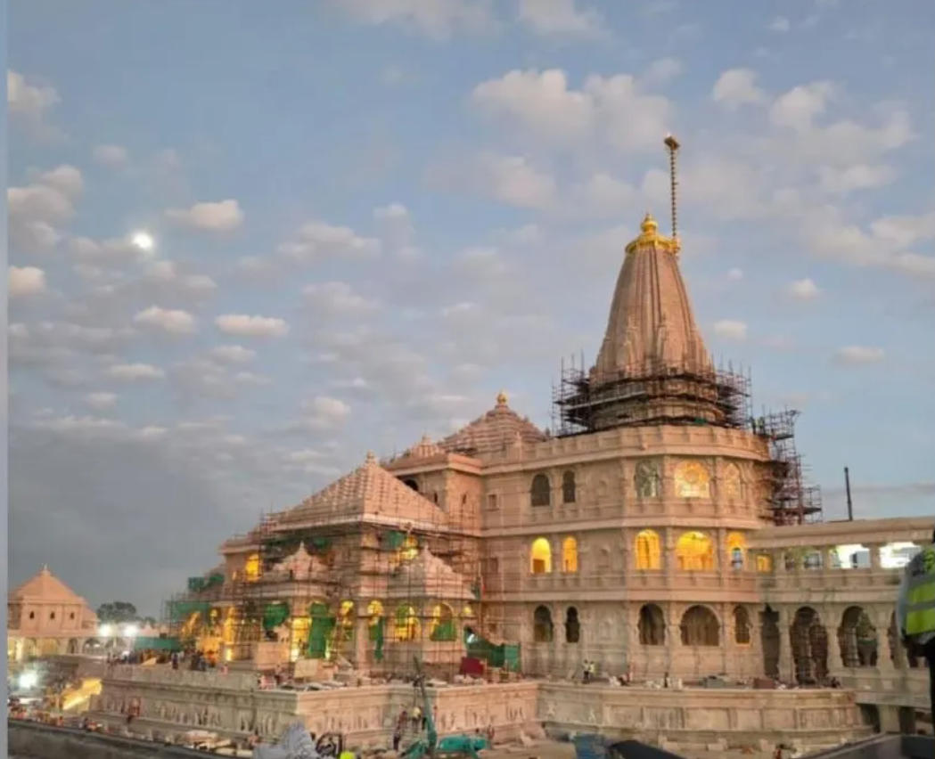 Ram Mandir में वैकल्पिक गर्भगृह का निर्माण कार्य तेज, इस खास छत के नीचे से होंगे रामलला के दर्शन